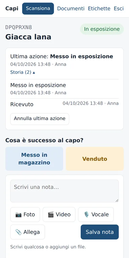 Scheda di un capo nell'app: stato In esposizione, ultima azione, storia e pulsanti per le azioni successive